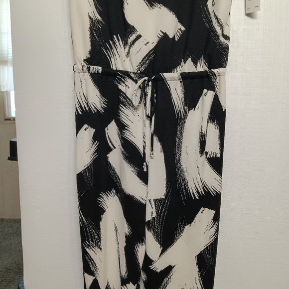 NY Collection Black & White Stretch Medium Jump Suit - Picture 7 of 7